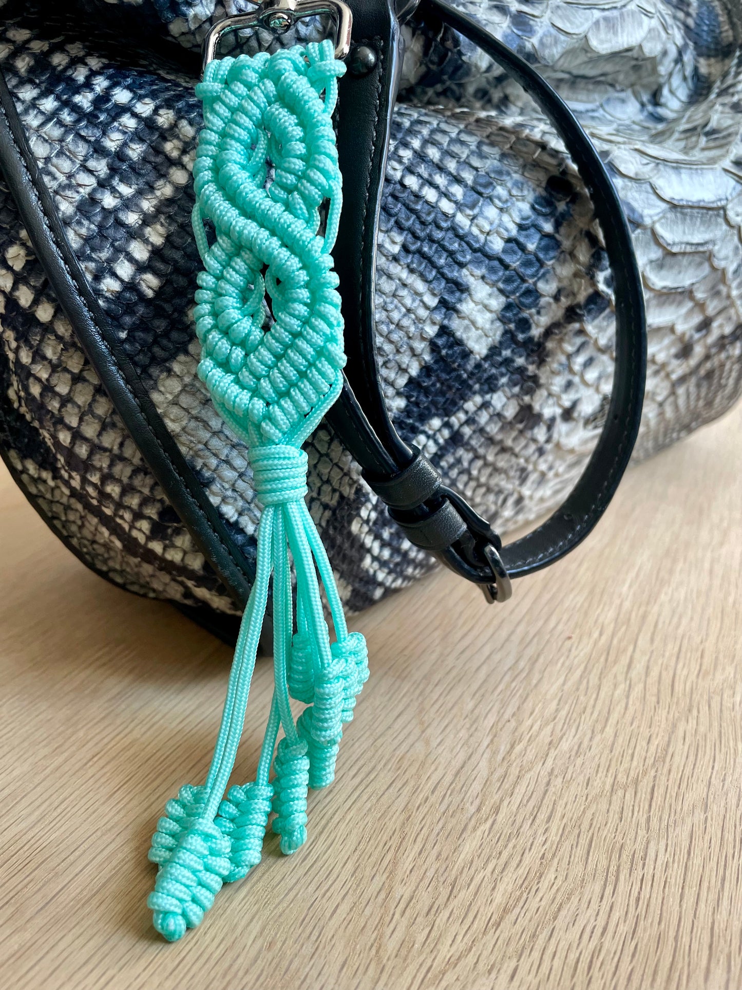 Macramé Paracord Keychain – Mint Double Diamond Knot