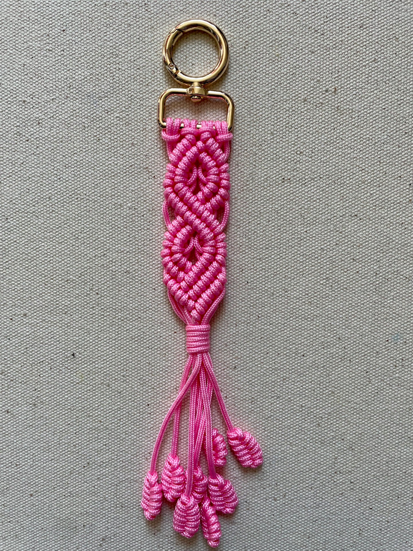 Macramé Paracord Keychain – Pink Double Diamond Knot